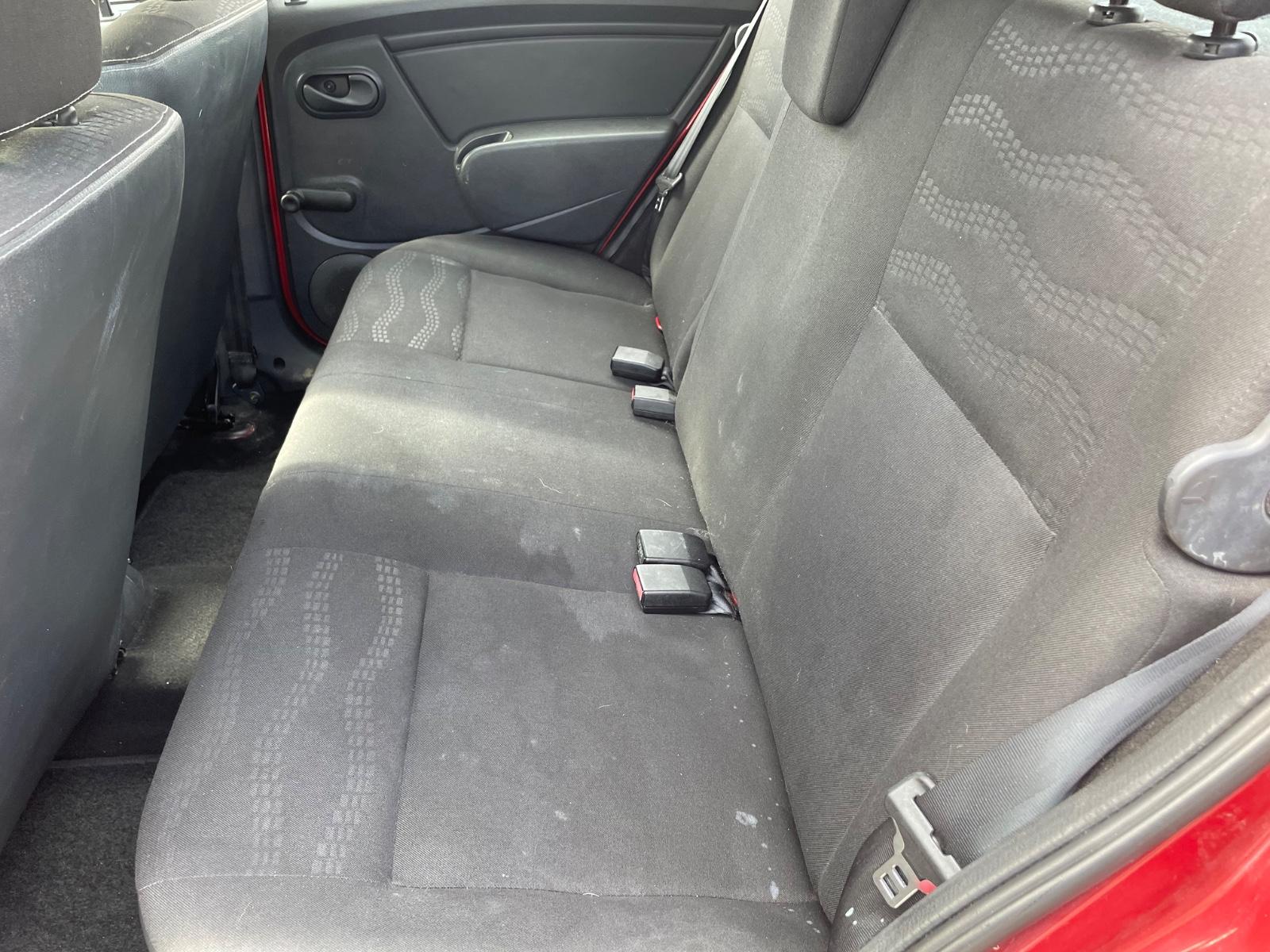 Dacia Sandero 2010 — photo 11
