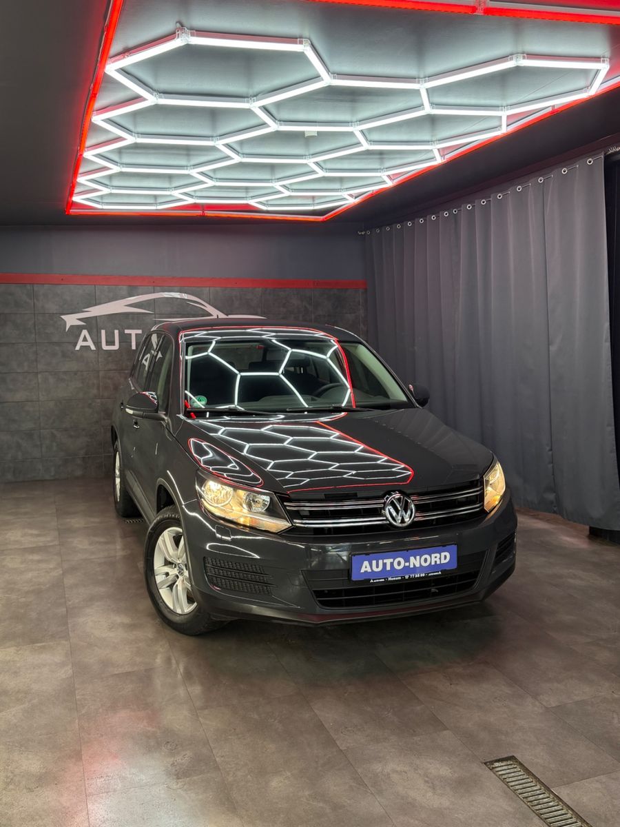 Volkswagen Tiguan - 1