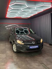 Volkswagen Tiguan - 1