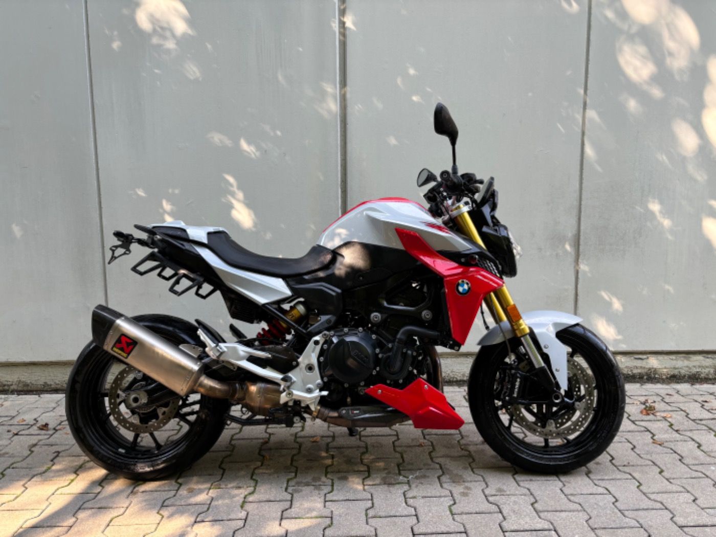 Fahrzeugabbildung BMW F 900 R Style Sport 4 Pakete Akrapovic, Kurzer K