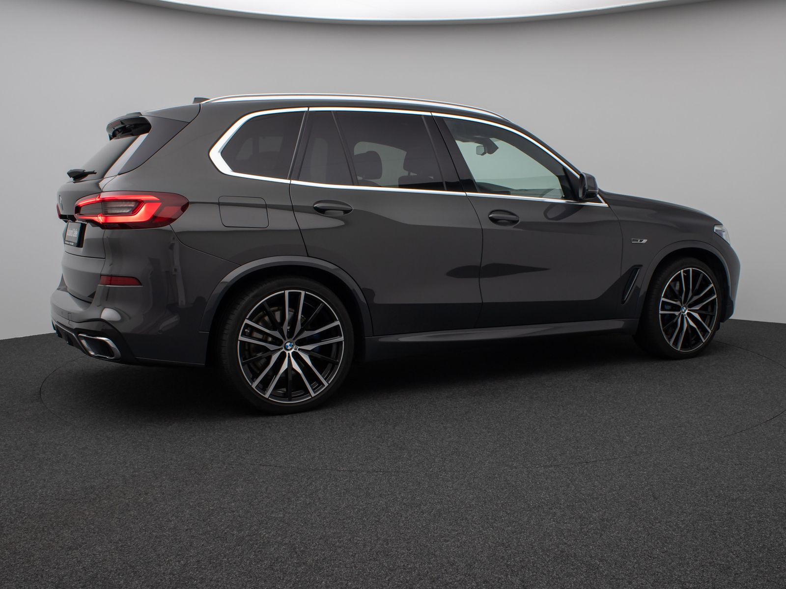 Fahrzeugabbildung BMW X5 xD45e M Sport Panorama 360°Laser HUD B&W 22"