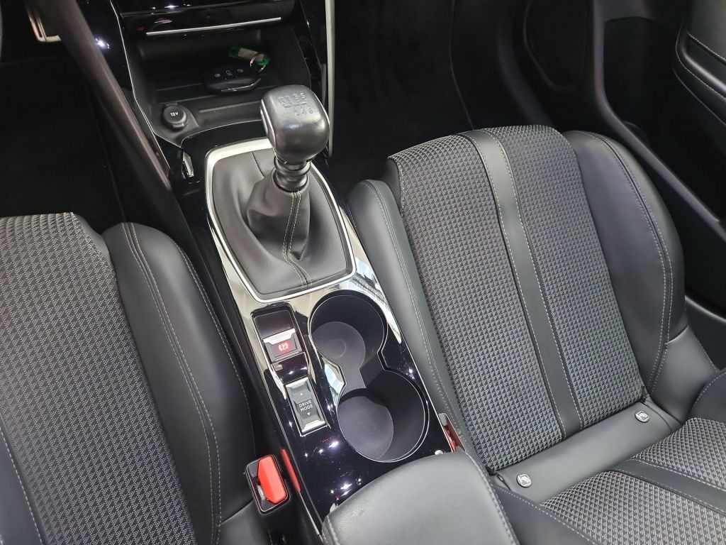 Fahrzeugabbildung Peugeot 208 1.2 PureTech GT-Line Pano Navi Sport LED SHZ