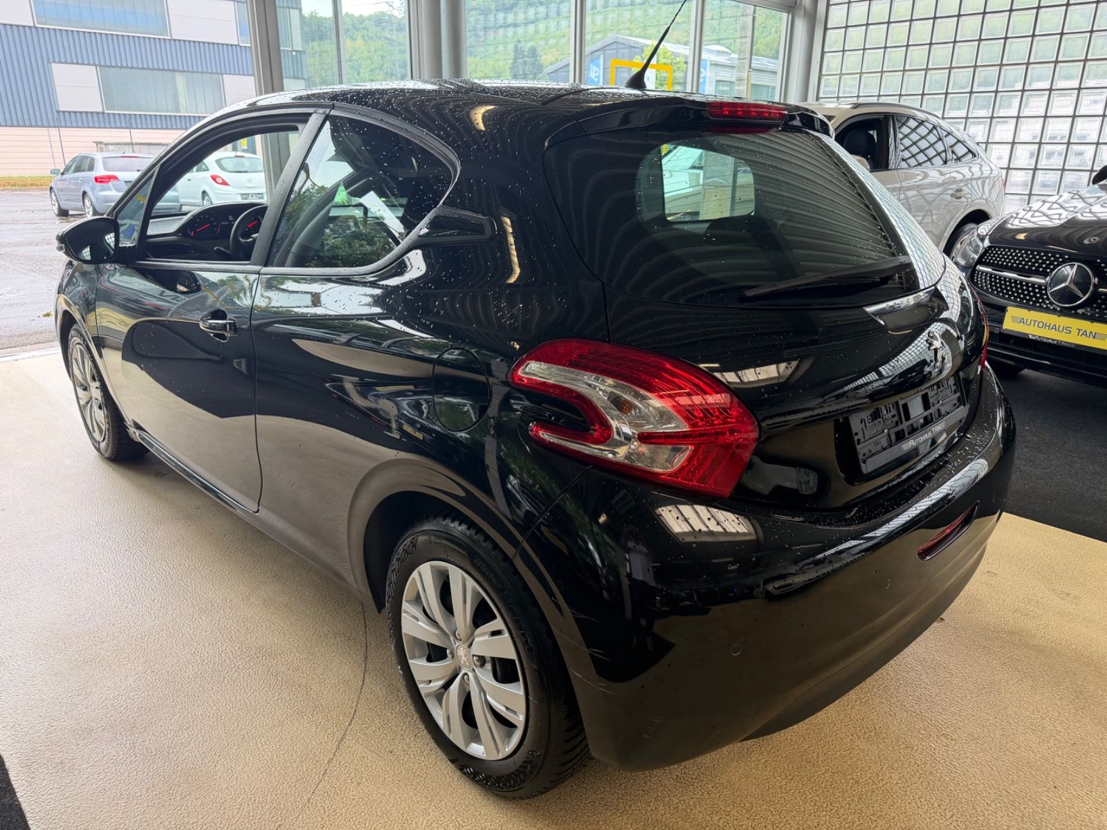 Fahrzeugabbildung Peugeot 208 Active
