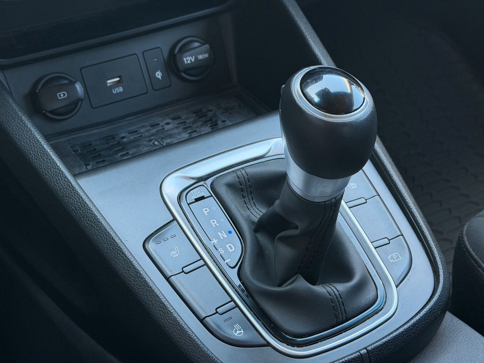Fahrzeugabbildung Hyundai Hyundai KONA 1.6 GDi Hybrid Trend *Navi*LED*RFK*