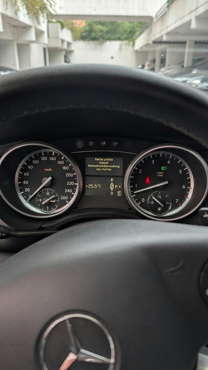 Mercedes-Benz R350 2010 — photo 14