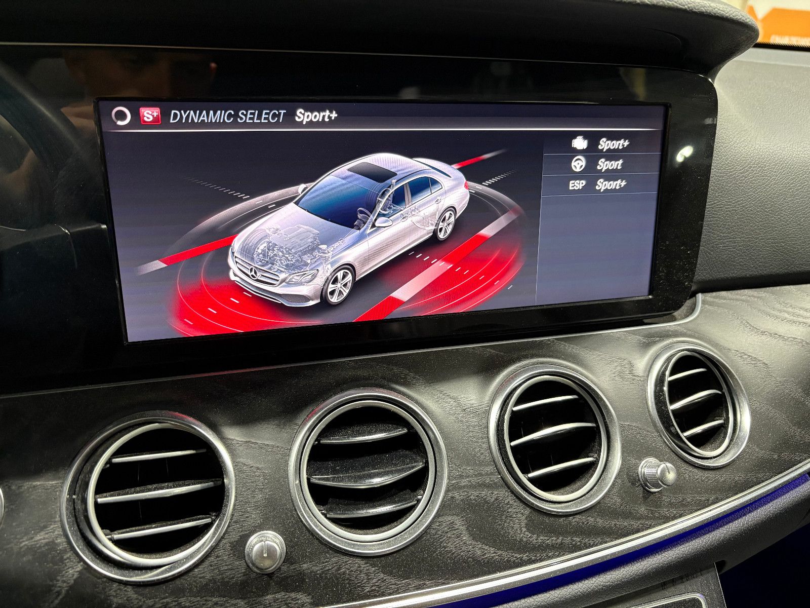 Fahrzeugabbildung Mercedes-Benz E 200 Lim./PANO/AMBIENTE/APPLE/SHZ/KLIMA/