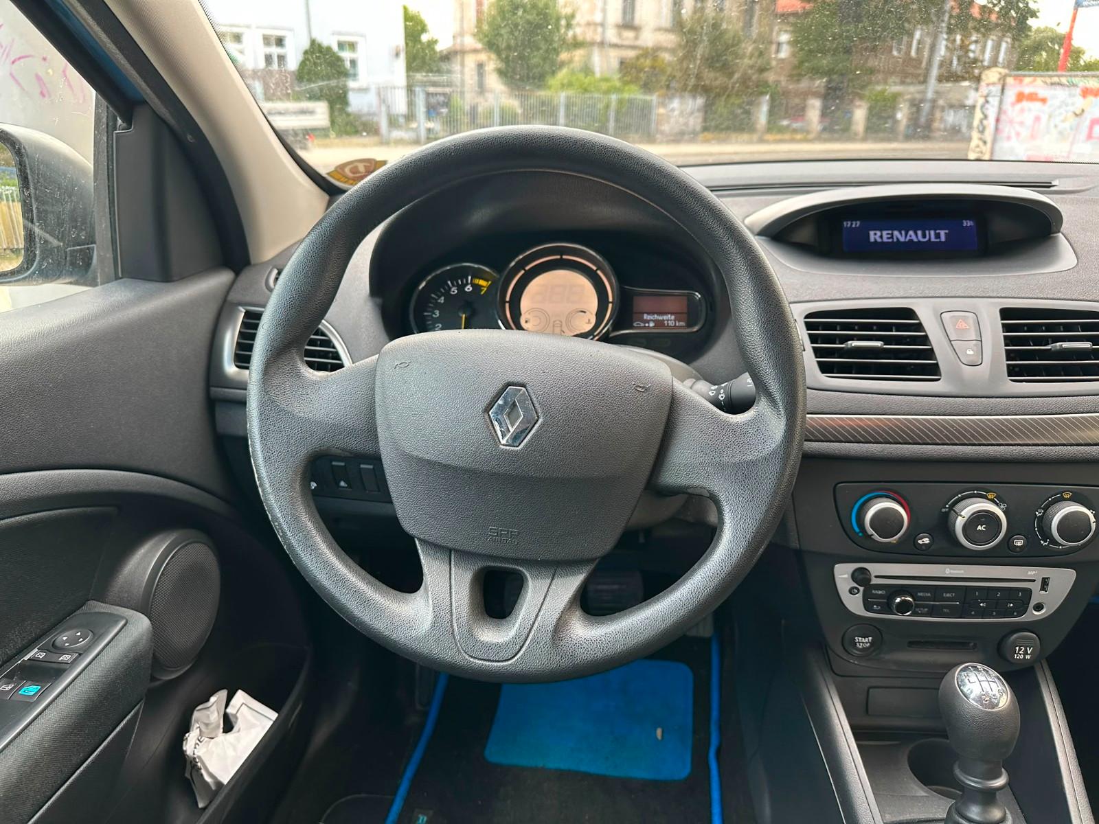 Renault Megane 2013 — photo 10