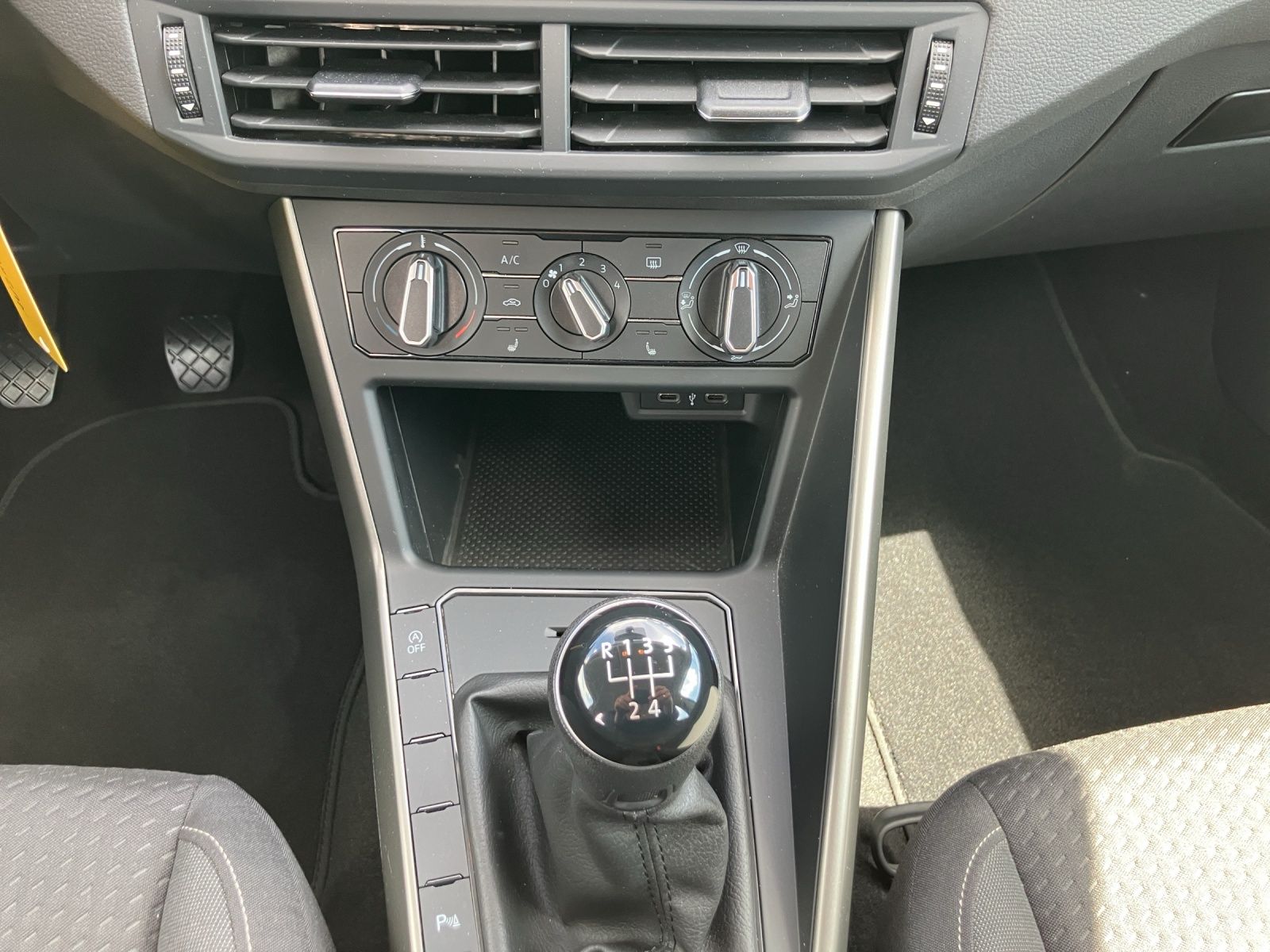 Fahrzeugabbildung Volkswagen Polo 1.0 Comfortline Klima DAB PDC SH