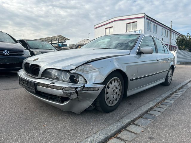 BMW 523i