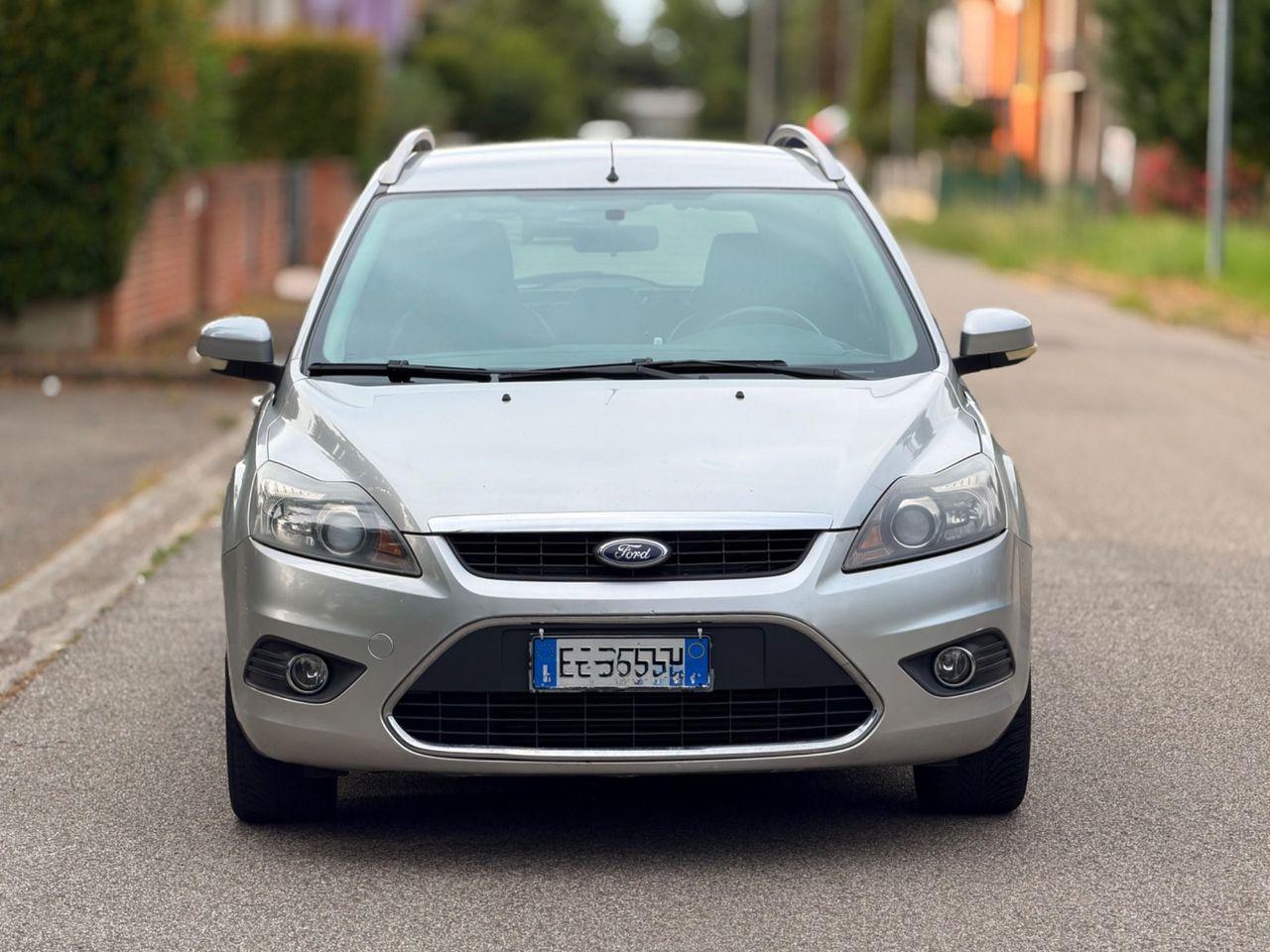 Ford Focus 2010 — rear view