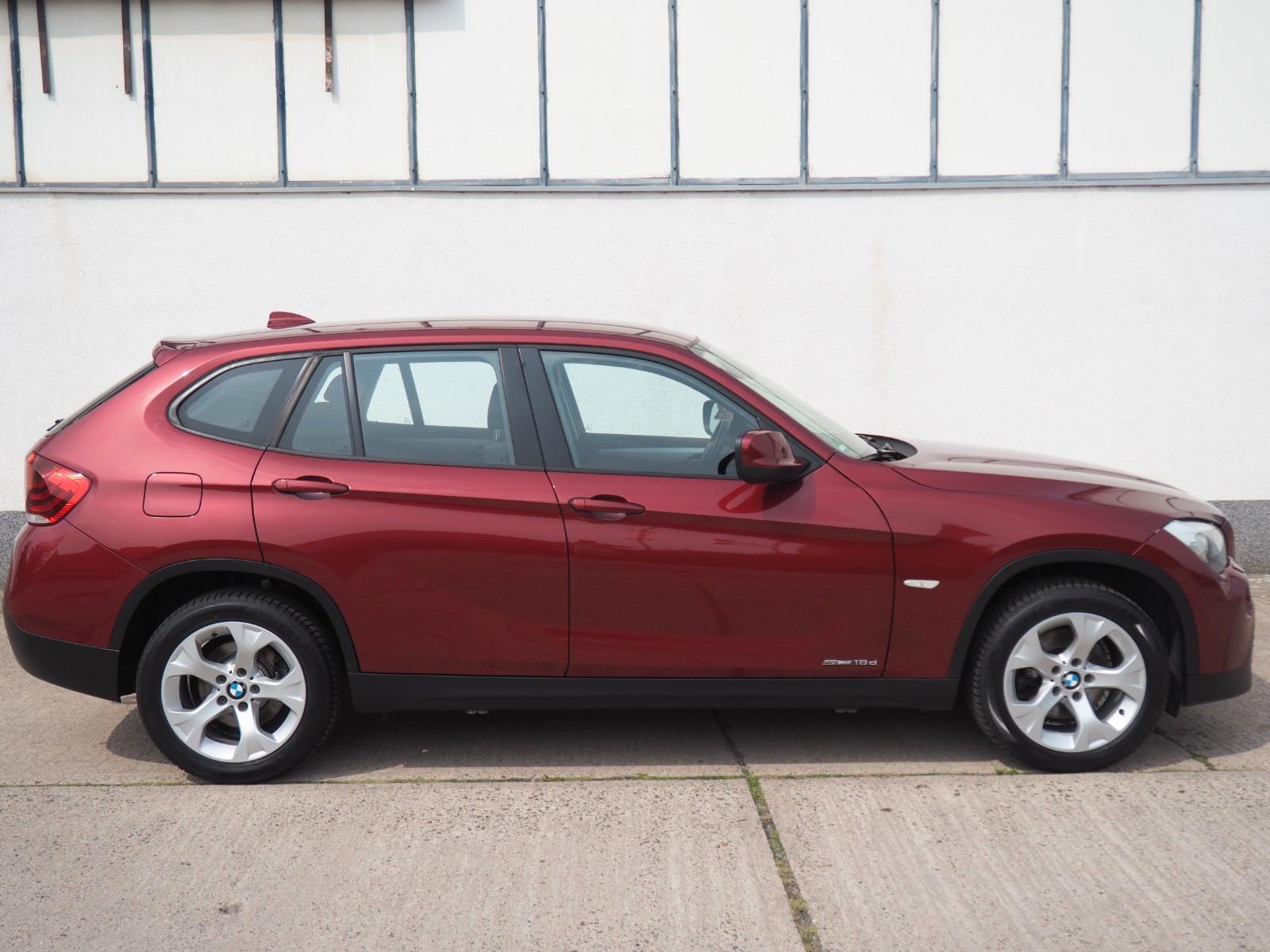 BMW X1 sDrive 18 d Service NEU