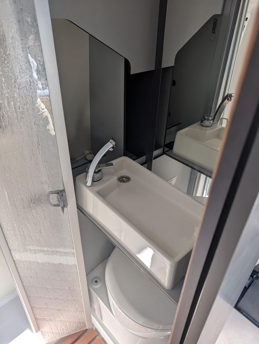 Fahrzeugabbildung Karmann Dexter 4x4 DE 570 AW Allrad 4x4, Rückfahrkamera