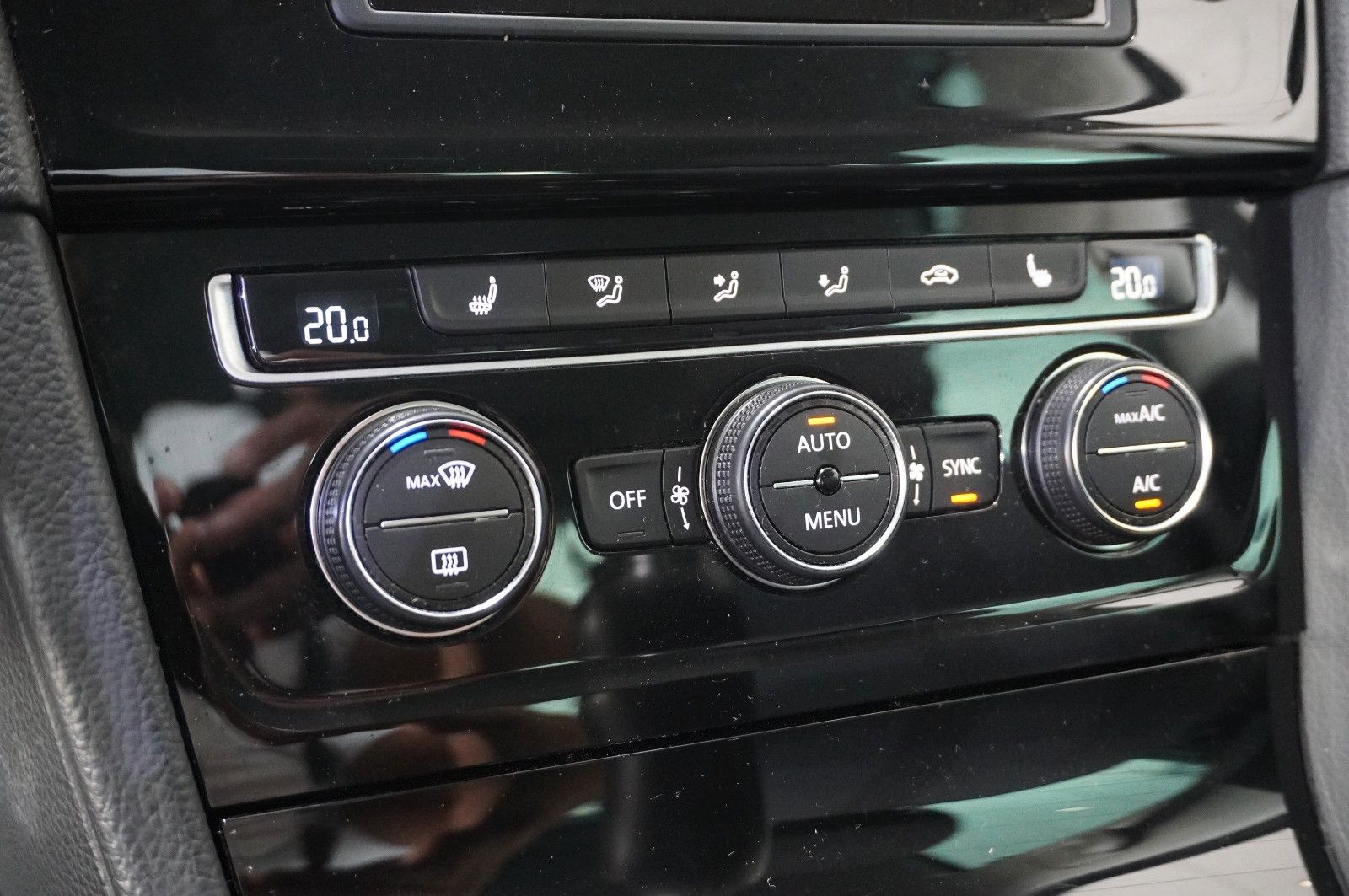 Fahrzeugabbildung Volkswagen Golf VII Lim.  1.2 TSI ALLSTAR NAVI/SHZ/PDC/TEMP