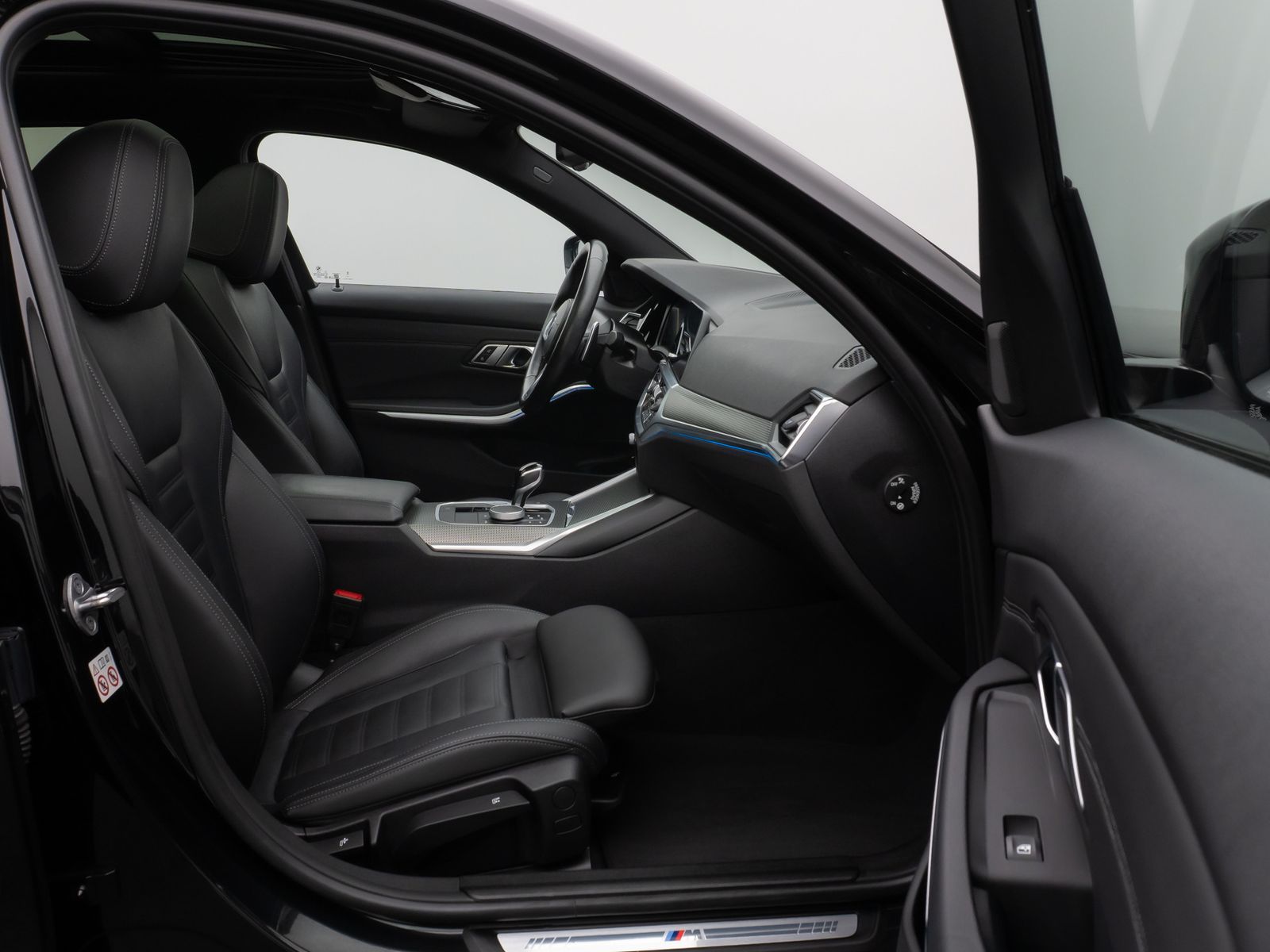 Fahrzeugabbildung BMW 330e M Sport Panorama Laser Kamera HUD DAB HiFi