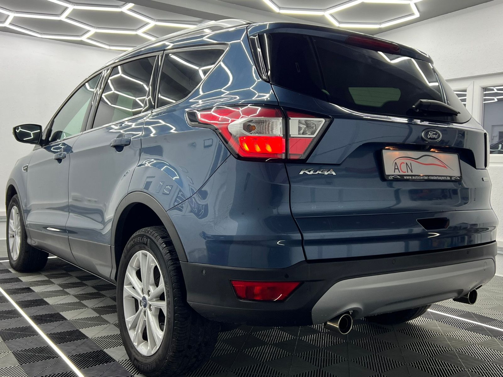 Fahrzeugabbildung Ford Kuga Titanium/NAVI/2-ZONEN/KAMERA/2.HAND