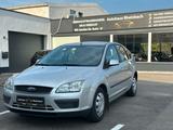 Ford Focus Lim. Fun X SCHECKHEFT GEPFLEGT/VIELES NEU - Ford Focus aus 2007 mit Benzin-Antrieb: Limousine
