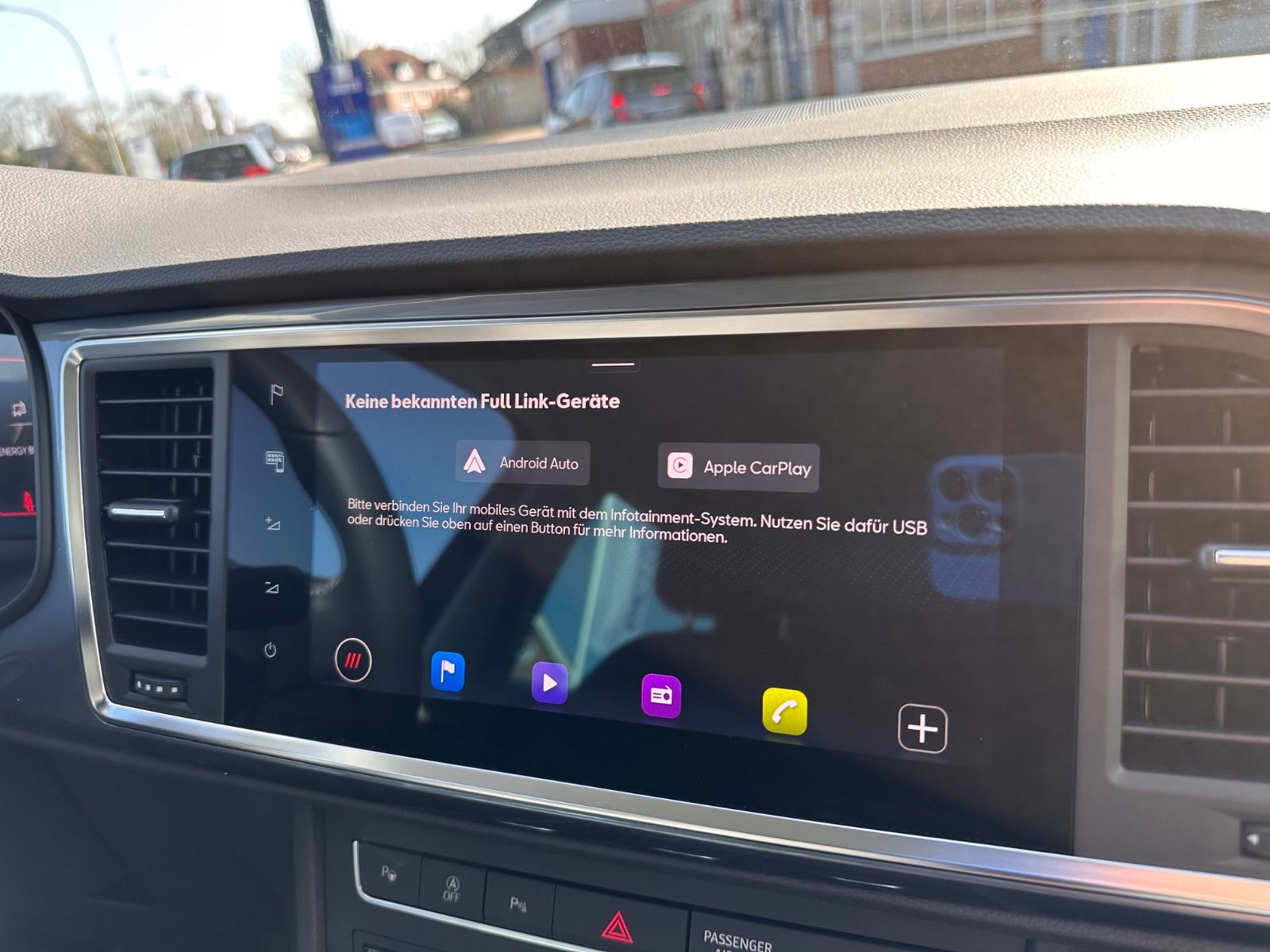 Fahrzeugabbildung SEAT Ateca 1.5 TSI Style DSG AHK/Navi/ACC/LED/SHZ/APP