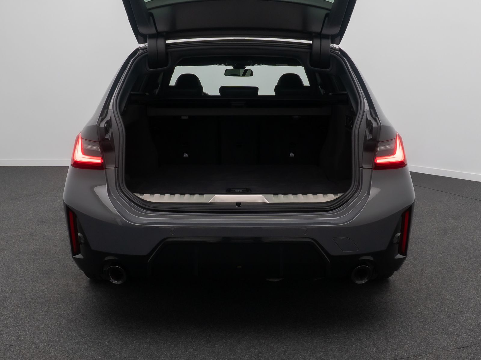 Fahrzeugabbildung BMW 330e xD MSport Kamera HUD DAB AHK Komfort 19Zoll