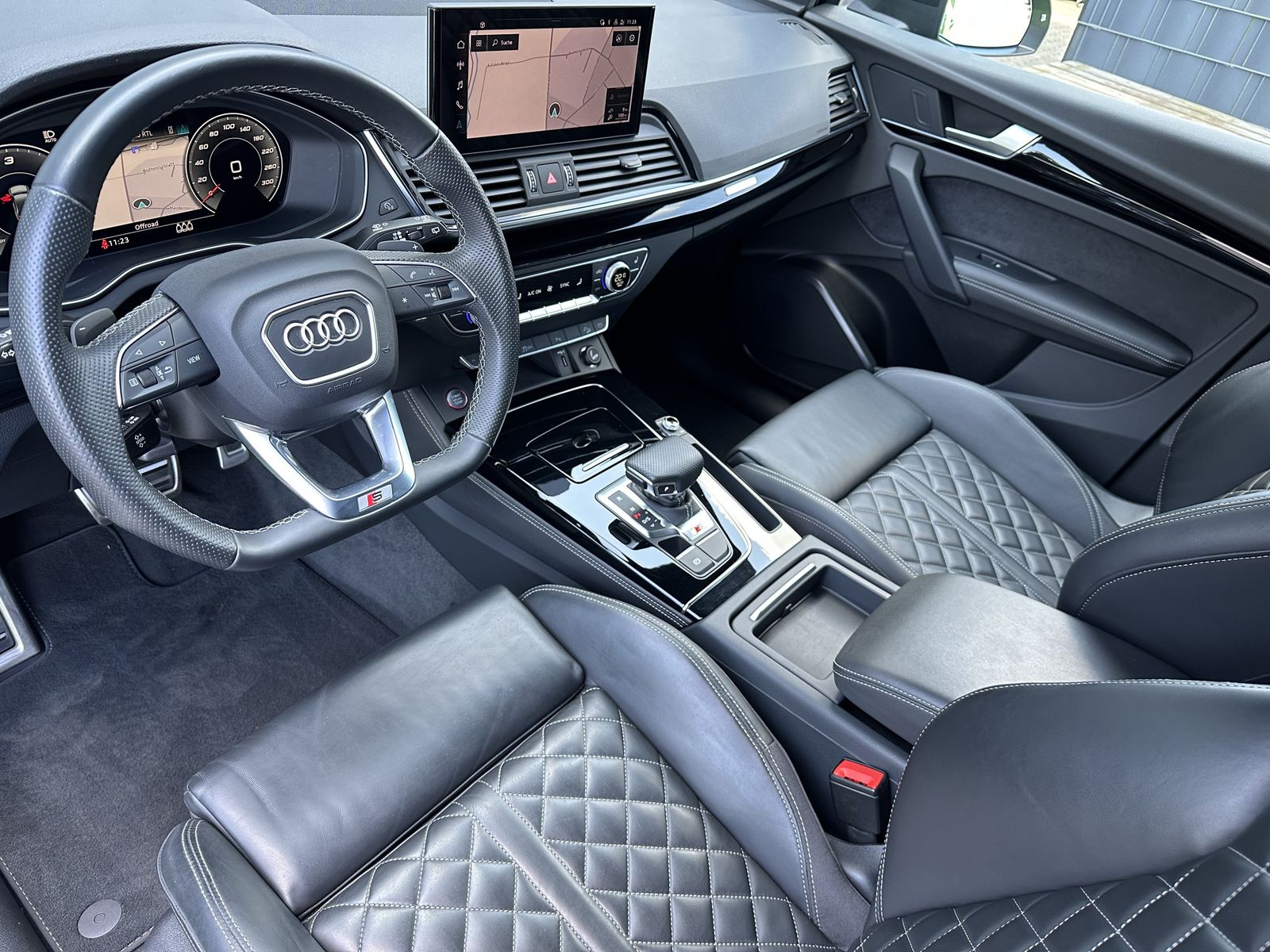 Fahrzeugabbildung Audi SQ5 Black NAV+LED+KAMERA+LUFTFEDERUNG+21ZOLL+VC