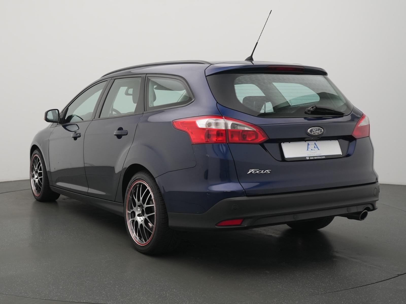 Ford Focus 2011 — салон