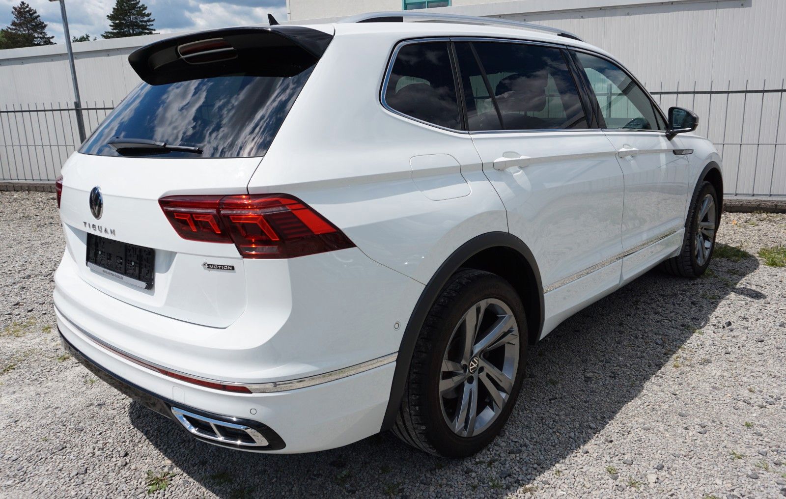 Fahrzeugabbildung Volkswagen Tiguan Allspace R-Line 4M LED,Navi,PDC,AHK