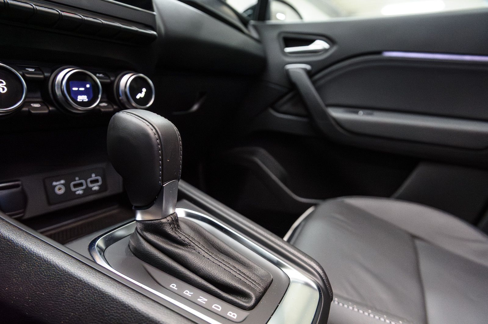 Fahrzeugabbildung Mitsubishi ASX 1.6 Top HEV +LED +Leder +Pano +Bose +Navi