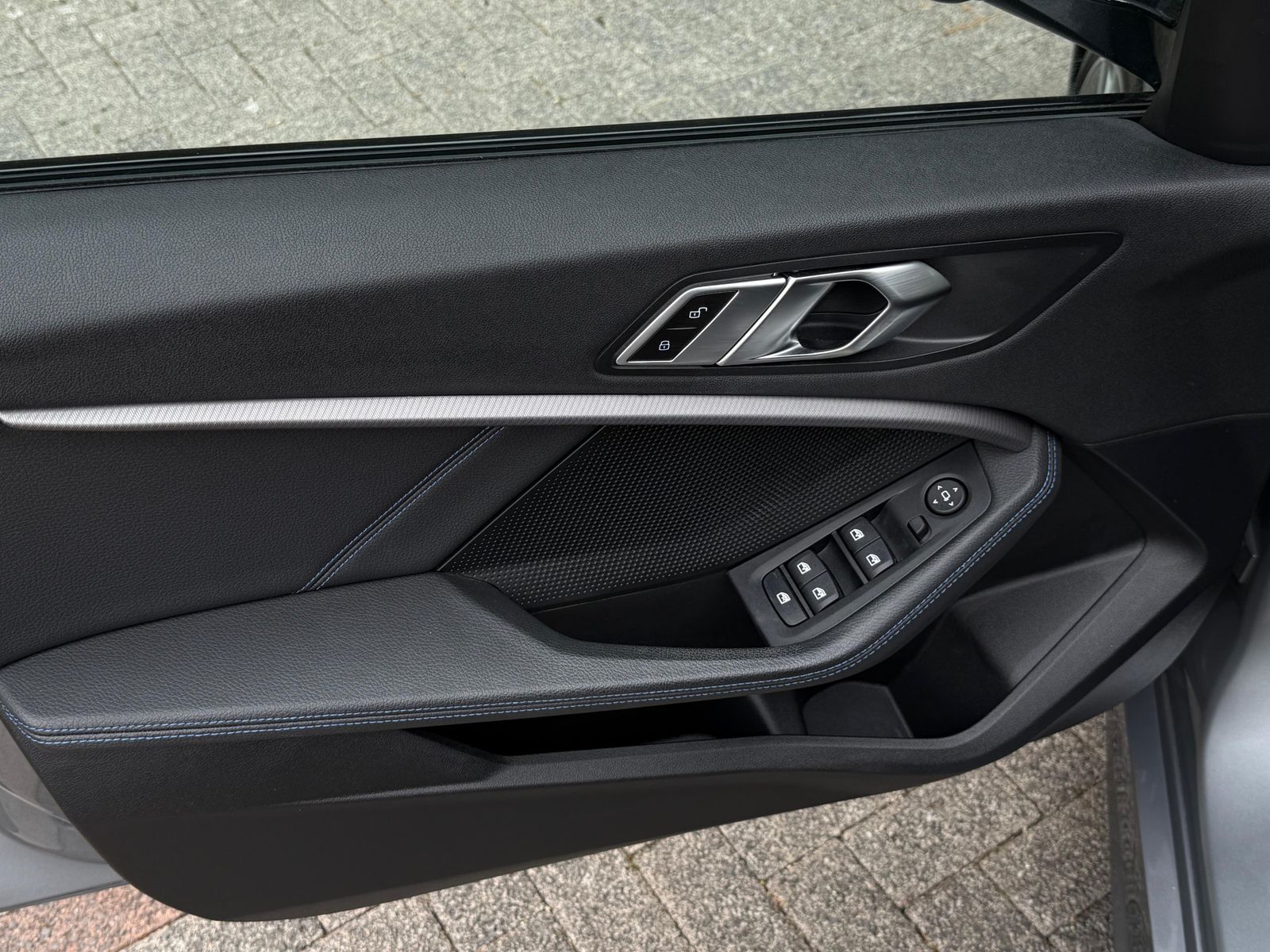 Fahrzeugabbildung BMW 118  d Aut. M Sport LED+NAVI+SHZ+AHK+AMBI+CARPL+