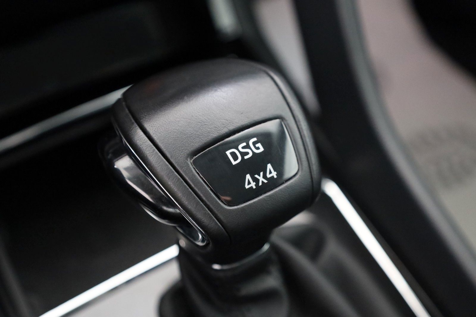 Fahrzeugabbildung SKODA Kodiaq Drive 125 4x4,Navi,4xSH,Kamera,ACC,AHK+WR