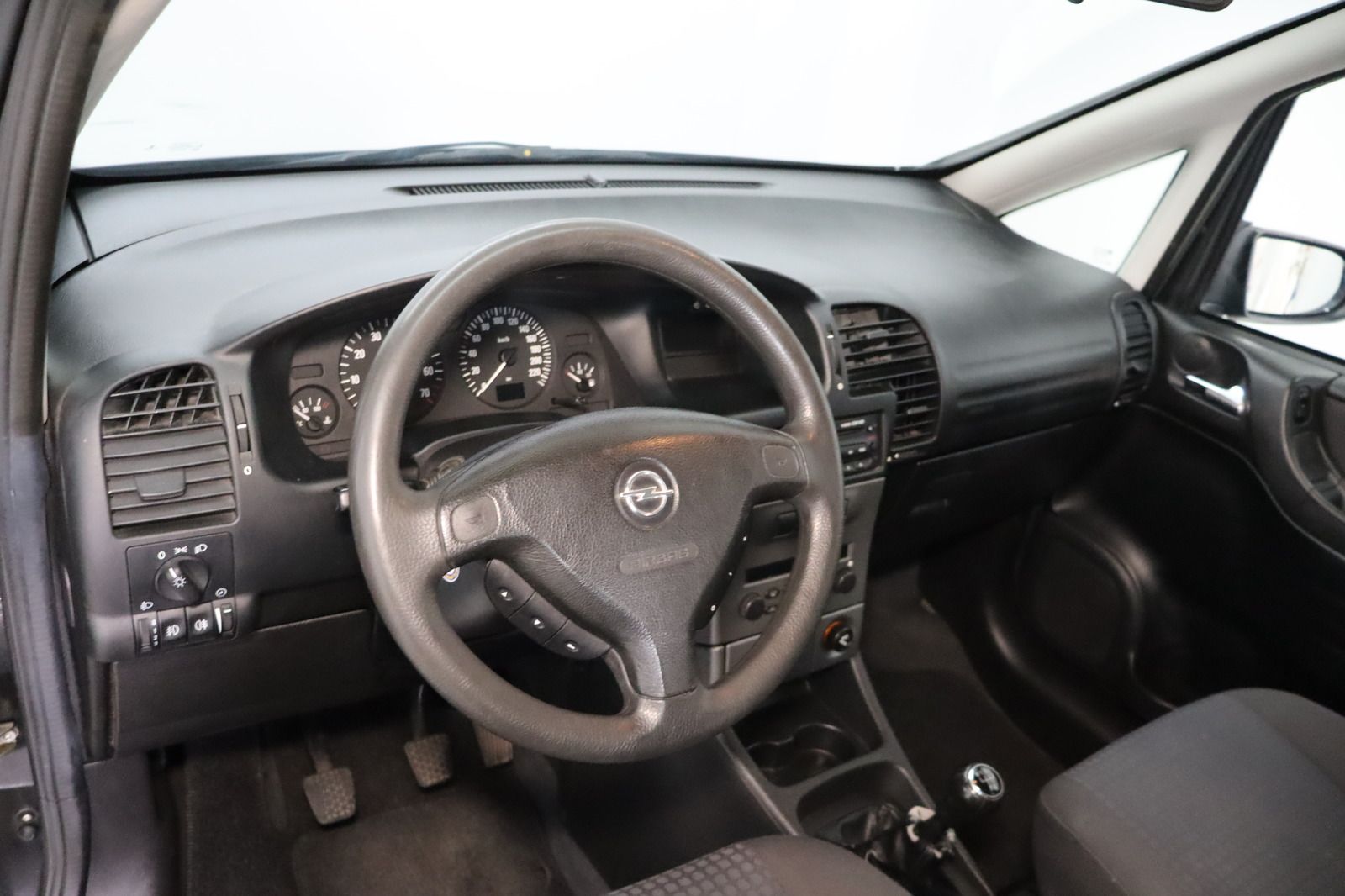 Fahrzeugabbildung Opel Zafira A 1.8i 7 Sitze * HU/AU 03.27 * AHK