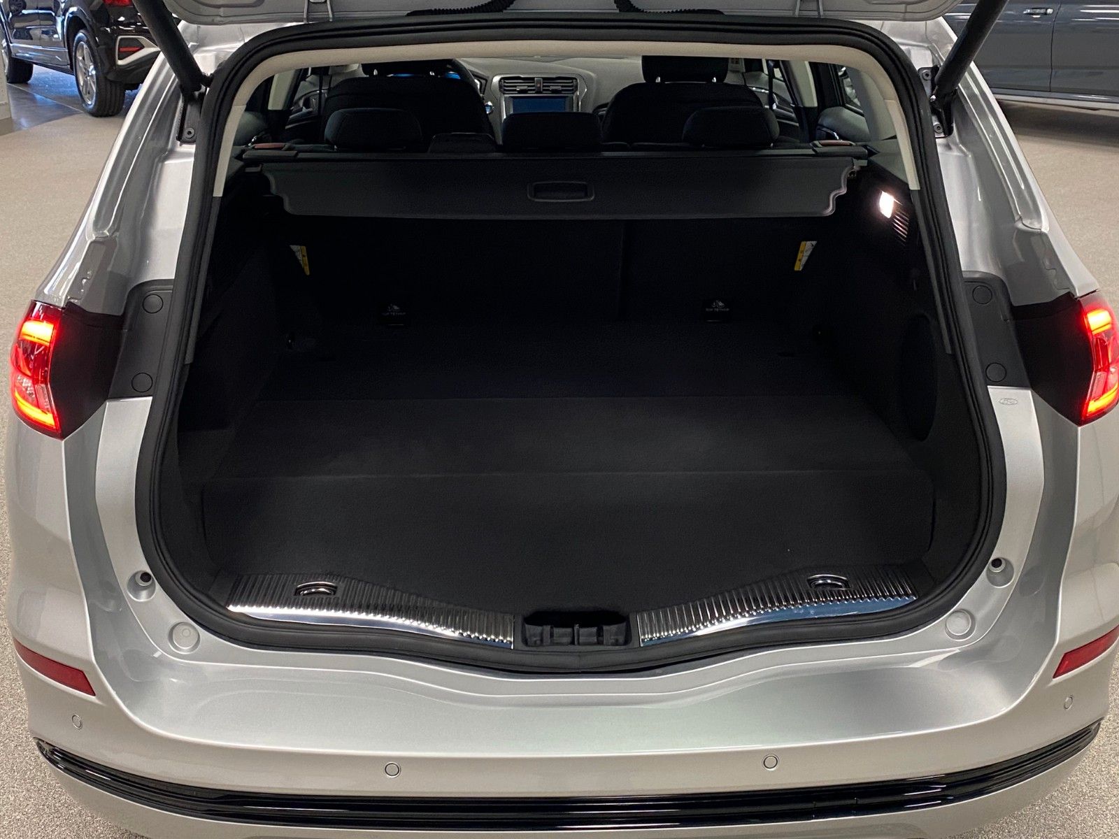 Fahrzeugabbildung Ford Mondeo 2.0 Hybrid TITANIUM Turnier+LED+SYNC3.2++
