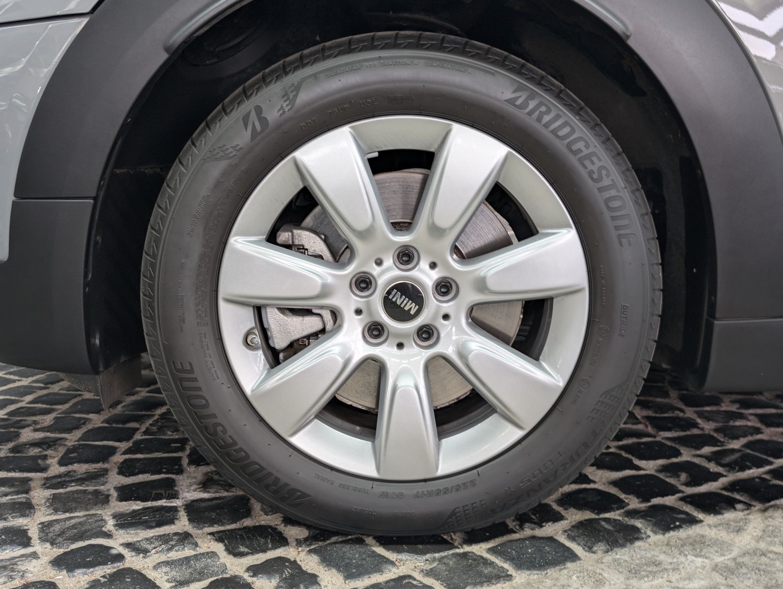 Fahrzeugabbildung MINI Countryman SE (Cooper) Essential Trim All4 94%So