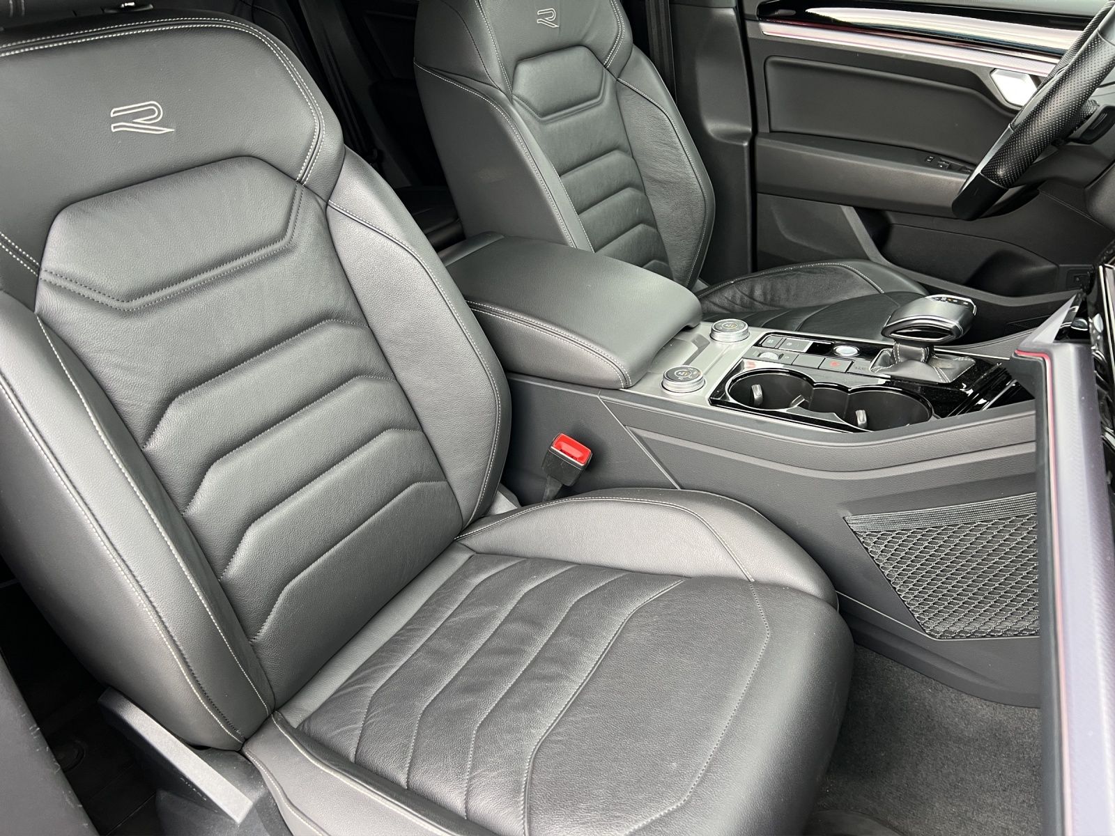 Fahrzeugabbildung Volkswagen Touareg R-Line 4M TDI IQ.Light ACC AHK LUFT STH