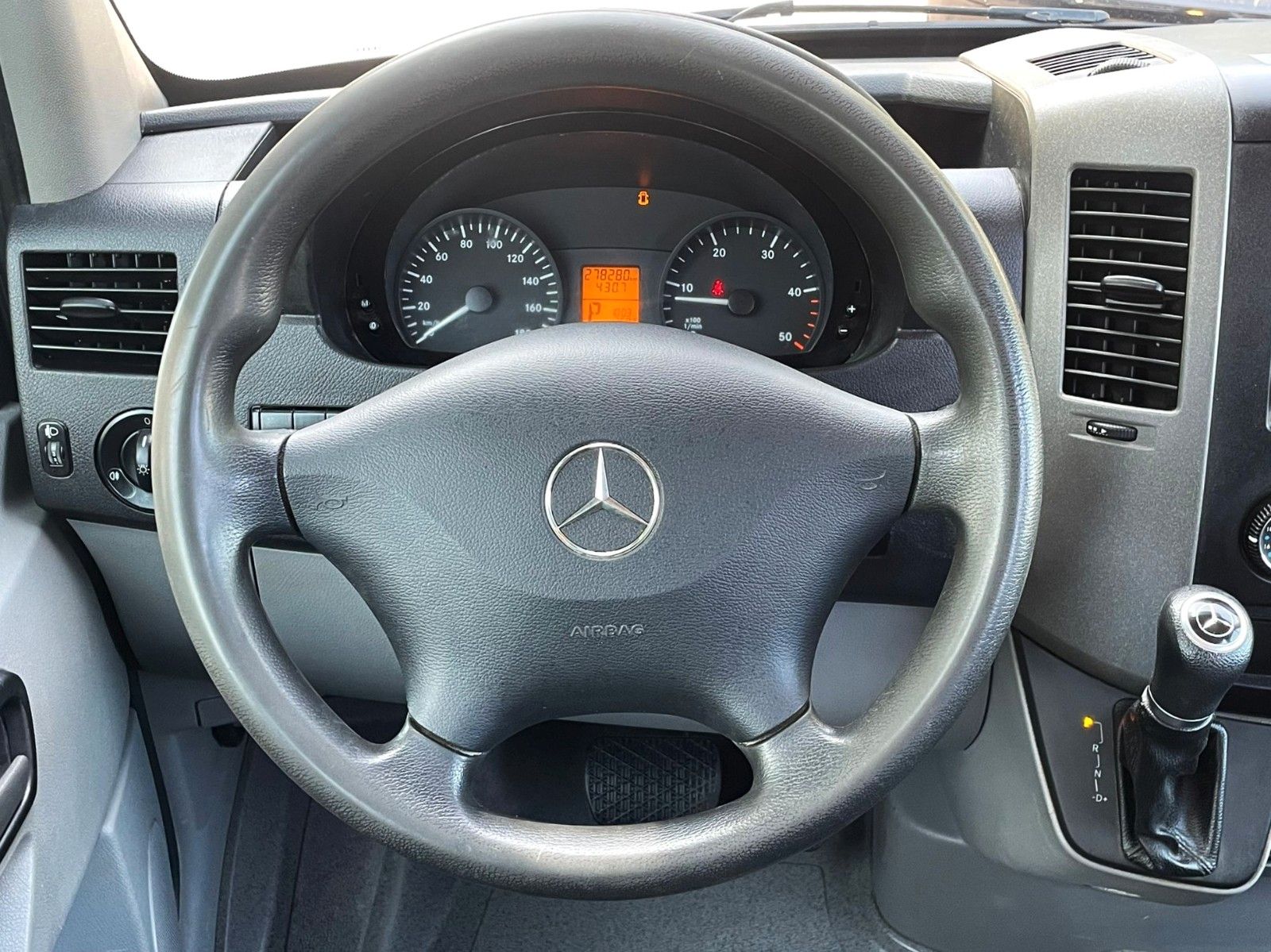Fahrzeugabbildung Mercedes-Benz SPRINTER DOKA MAXI AUTOMATIK KLIMA  NAVI LUFTFED