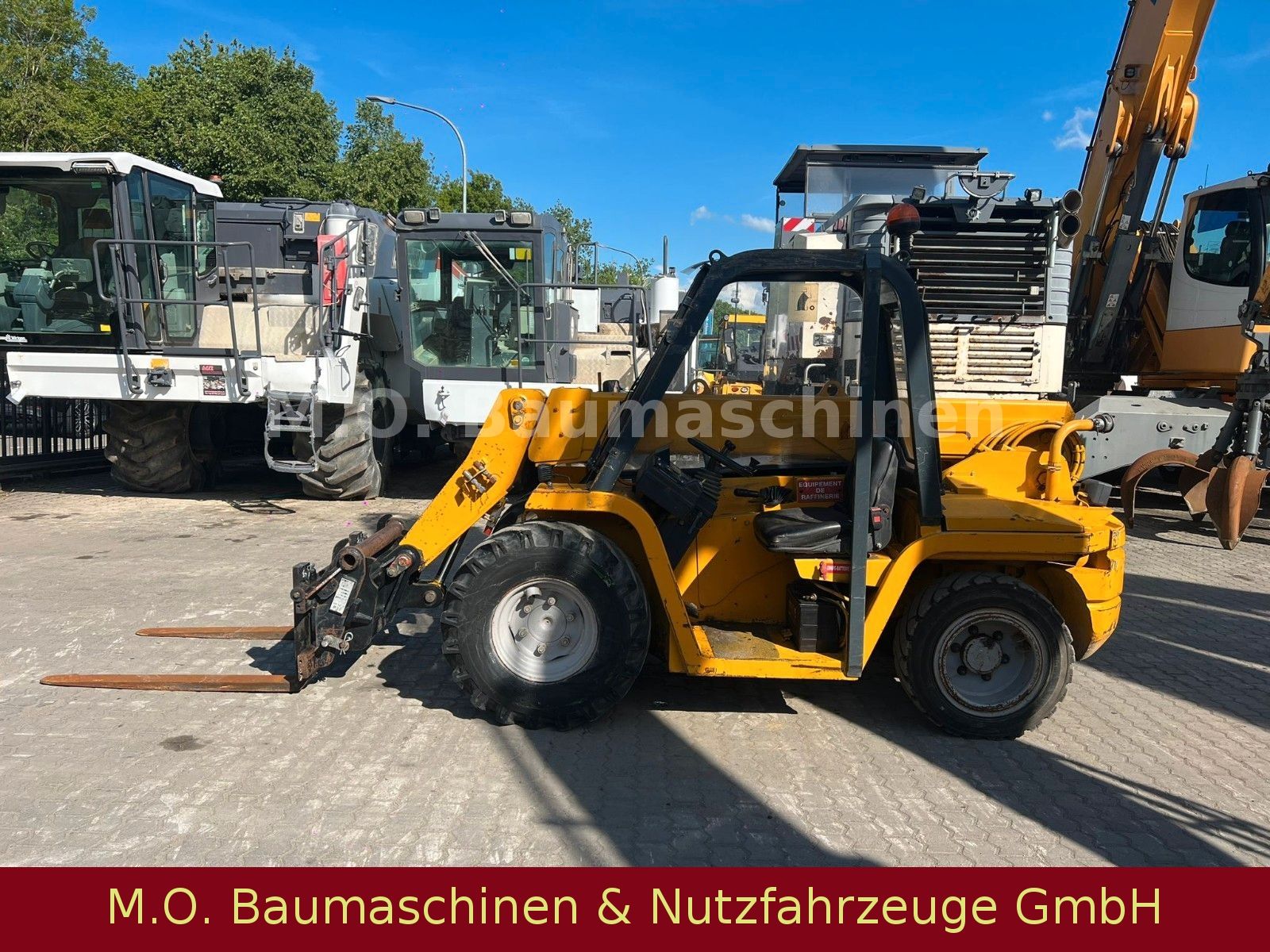 Fahrzeugabbildung Manitou BT 420 / SW /Gabel / 2 t / 4m / 4x4 /