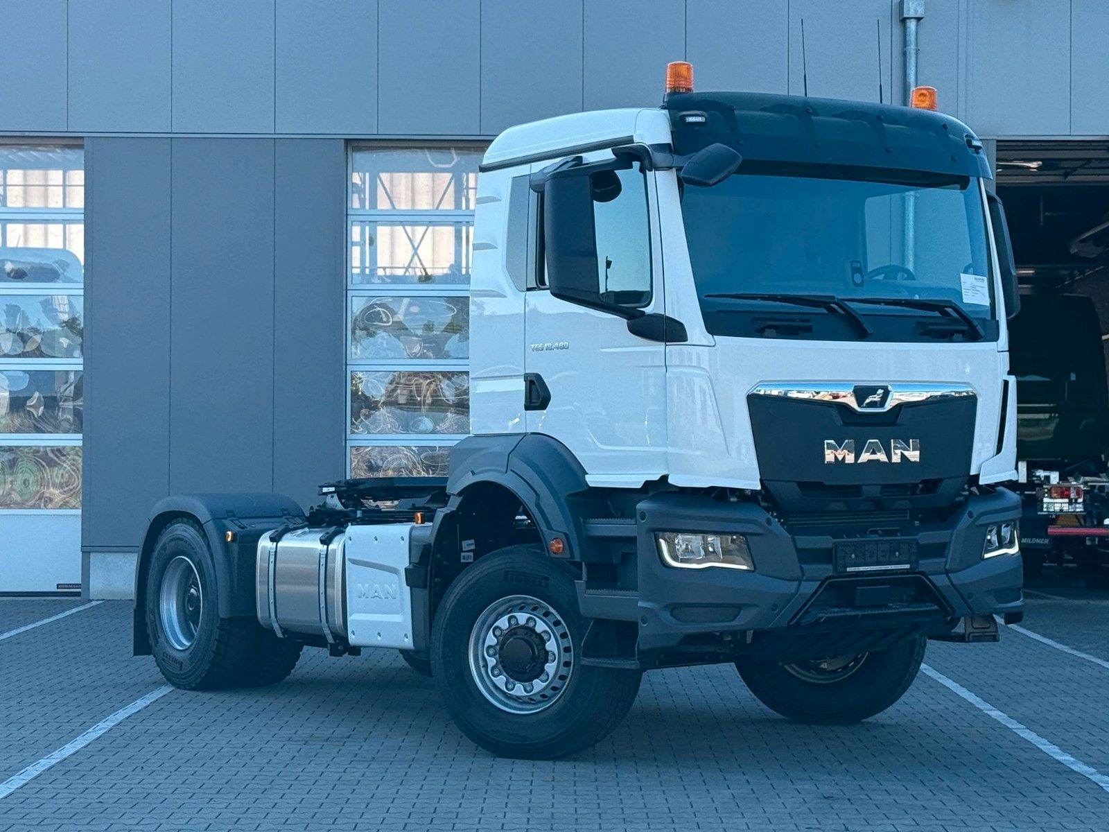 Fahrzeugabbildung MAN TGS 18.480 BL SA 4x2H mit Hydraulikvorbereitung