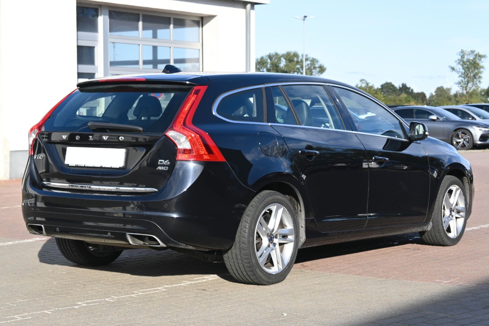 Fahrzeugabbildung Volvo V60 Kombi D6 Summum AWD*NAV*LED*TEMPO*
