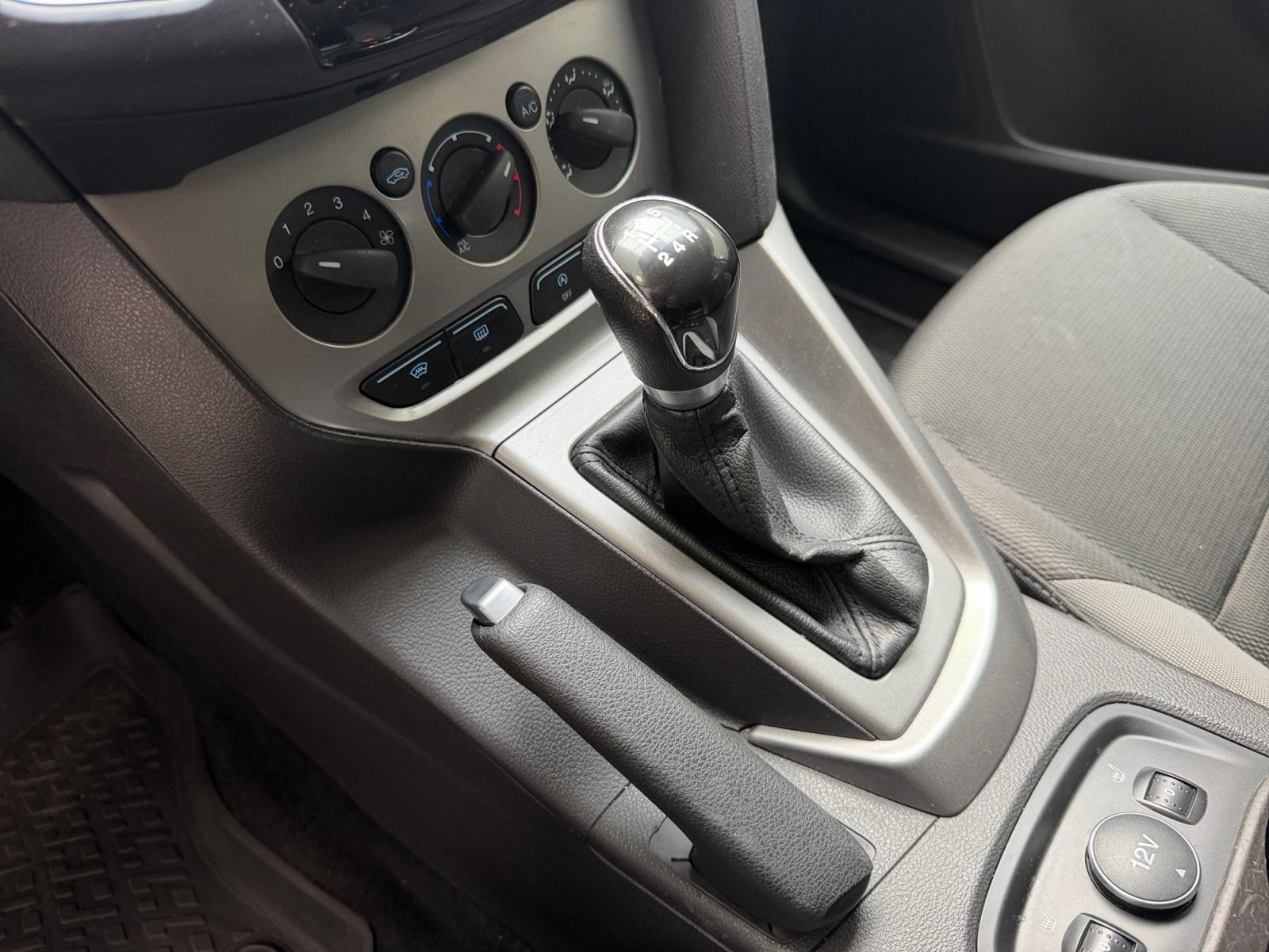 Ford Focus 2014 — photo 12
