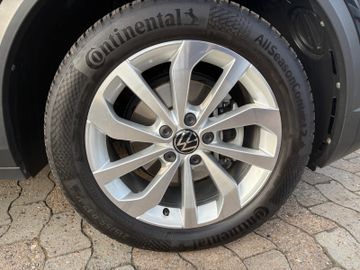 Fahrzeugabbildung Volkswagen T-Roc 1.5 TSI Style DSG AHK Navi Matrix
