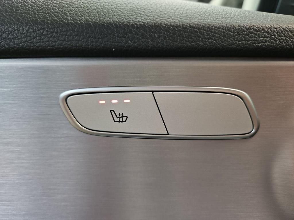 Fahrzeugabbildung Mercedes-Benz C 300 T AMG Totwi. HUD SHZ Ambie. LED Navi Sport