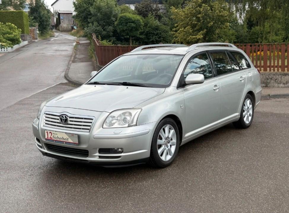 Toyota Avensis 2006 — вигляд ззаду