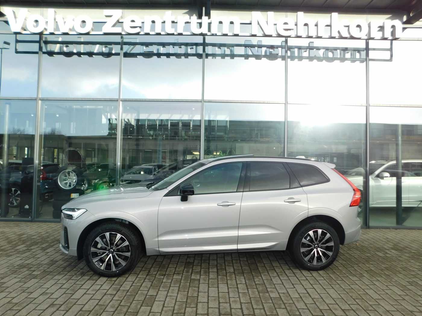 Fahrzeugabbildung Volvo XC60 B4 D Plus Dark 'Standheizung,Glasdach'