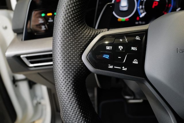 Volkswagen Golf VIII R 4Motion Akrapovic 360° HuD 270Kmh