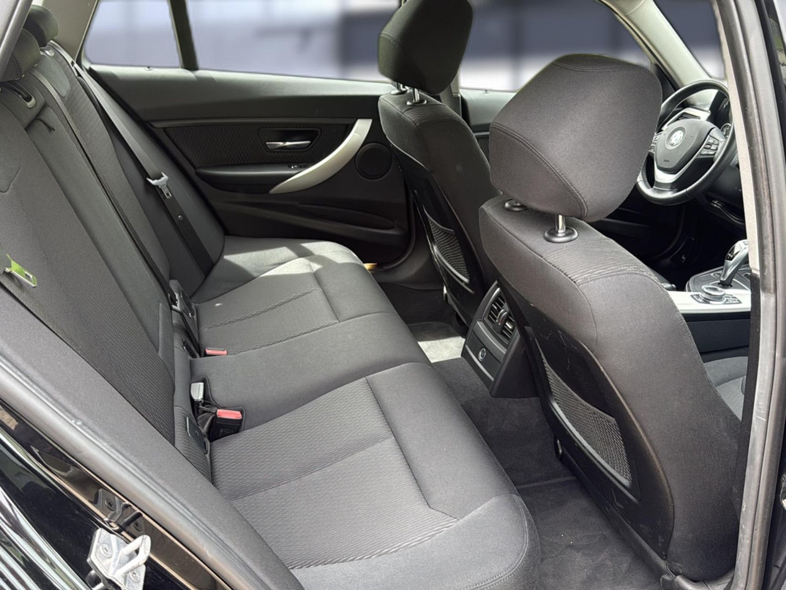 Fahrzeugabbildung BMW 320i Touring / Unfallfrei