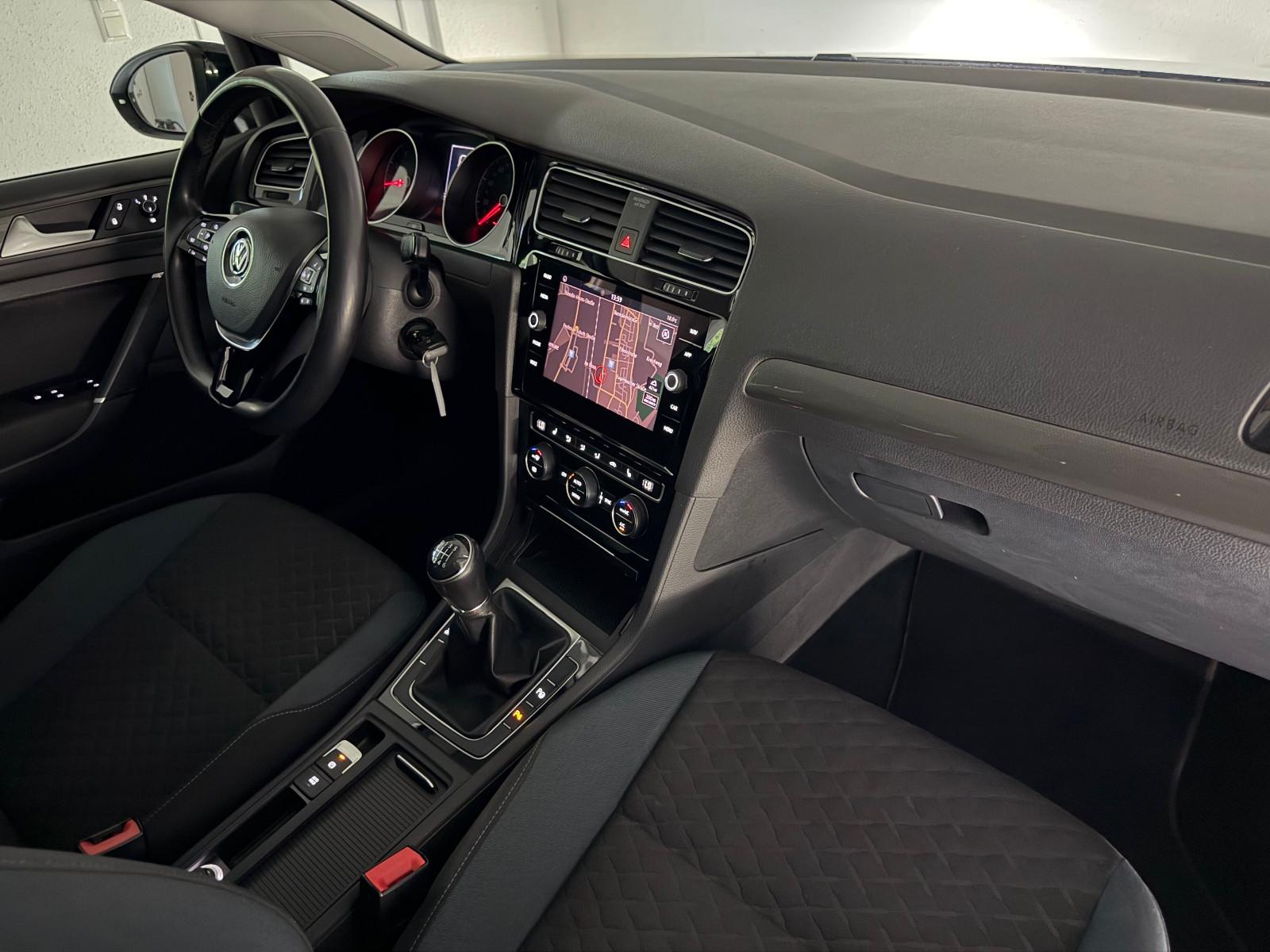 Volkswagen Golf VII Lim. IQ.DRIVE BlueMotion/CAR PLAY/ACC