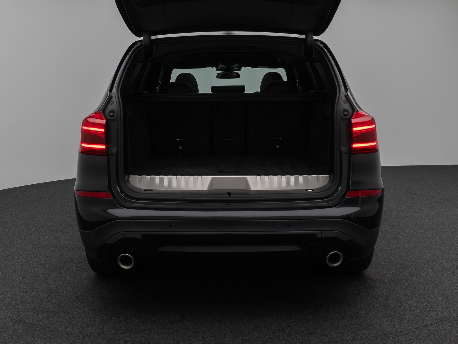 Fahrzeugabbildung BMW X3 xD30e Panorama HUD DAB HiFi Komfort Sport 20"