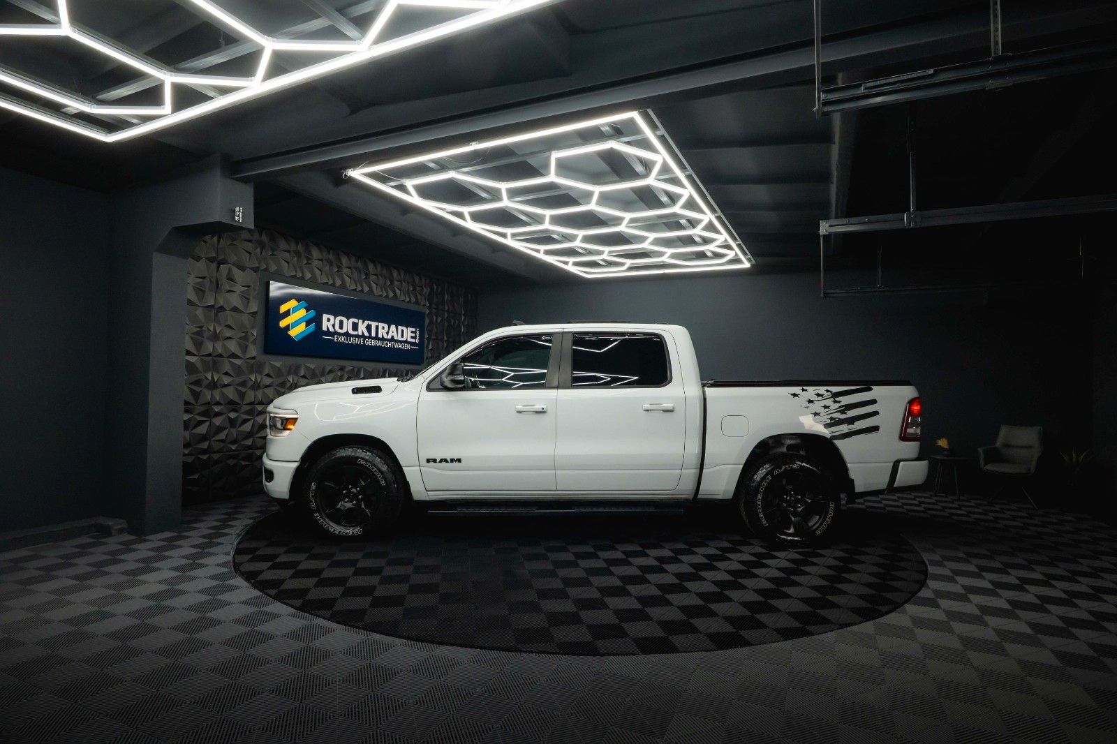 Fahrzeugabbildung Dodge RAM 5.7 V8 HEMI 4x4 OFFROAD Night-Paket *PANO*