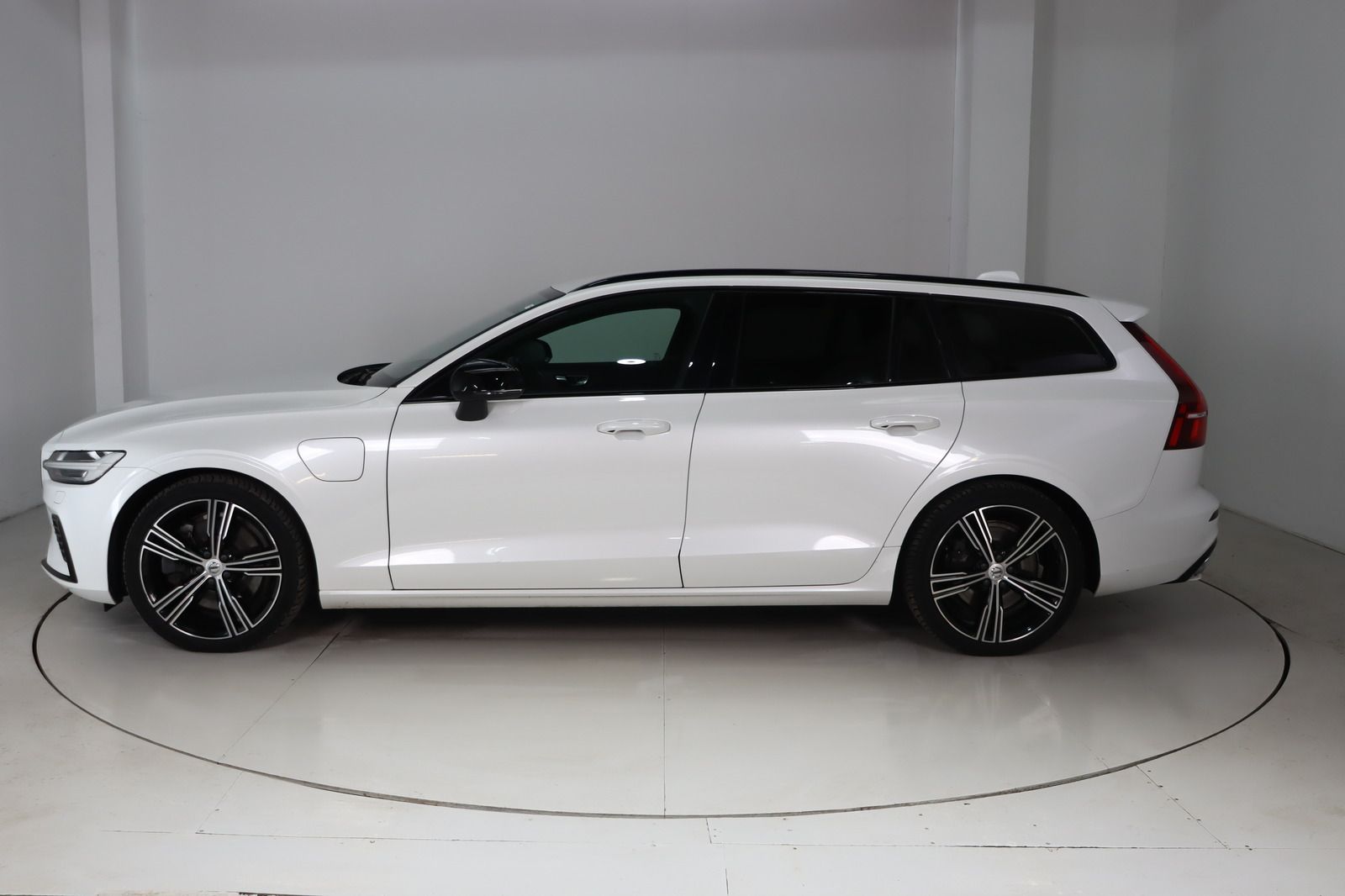 Fahrzeugabbildung Volvo V60 Kombi T8 R-Line AWD Recharge R Design Rechar