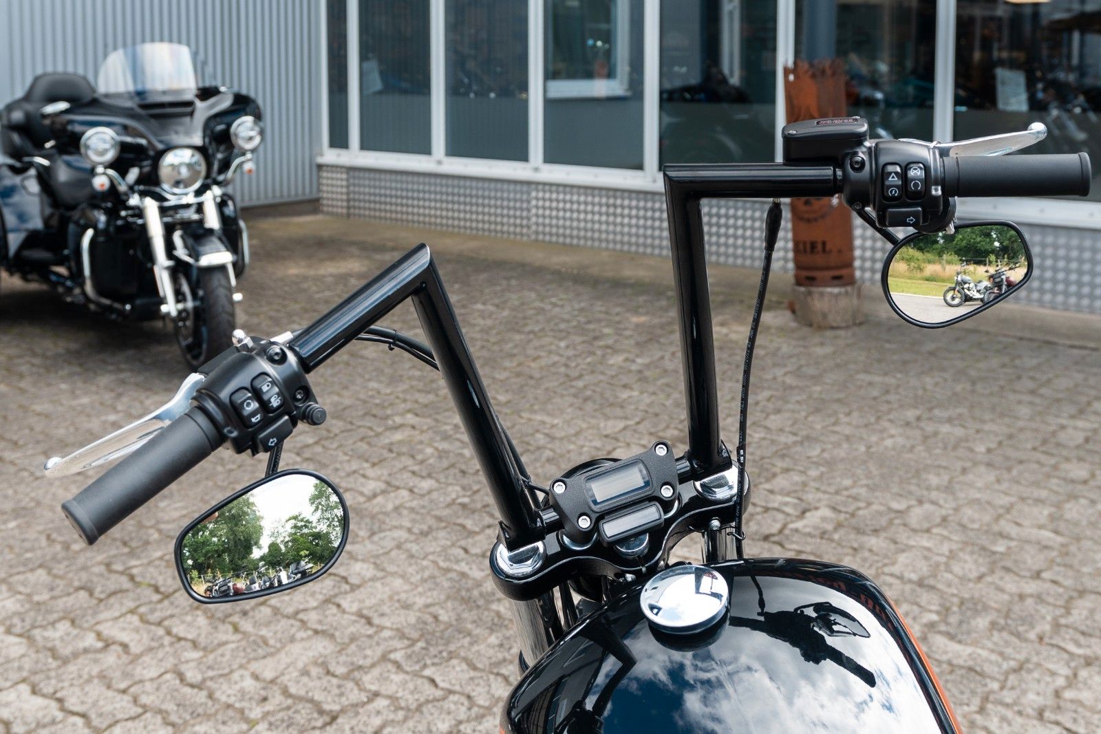 Fahrzeugabbildung Harley-Davidson Softail FXBBS Street Bob - Jekill & Hyde- Bobber