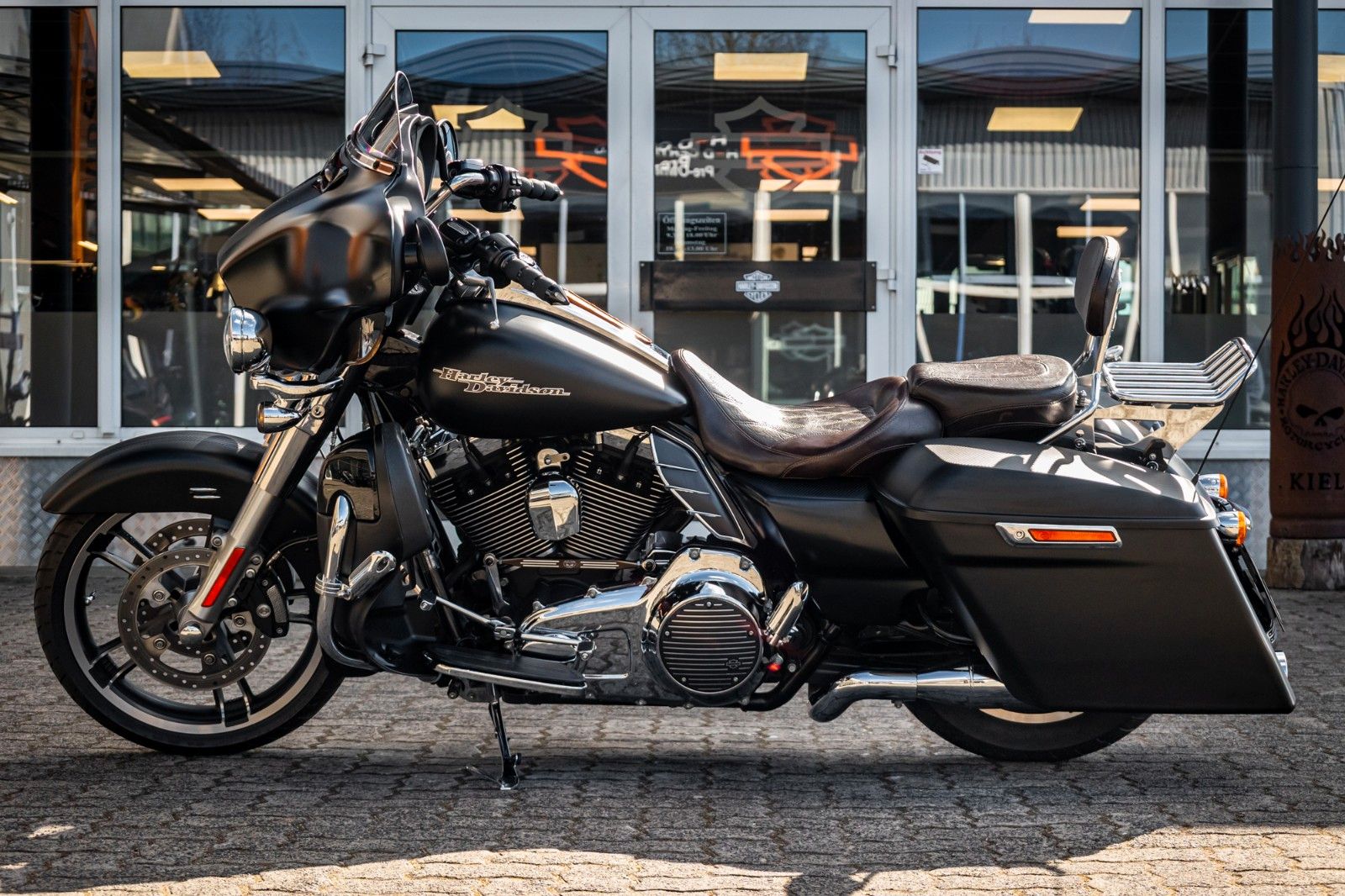 Fahrzeugabbildung Harley-Davidson Street Glide FLHX - JEKILL & HYDE -