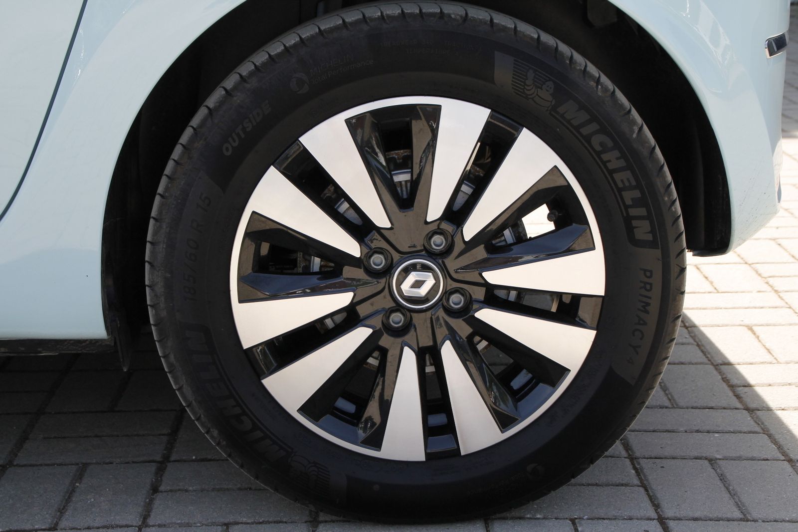 Fahrzeugabbildung Renault Twingo E-TECH elektrisch Techno